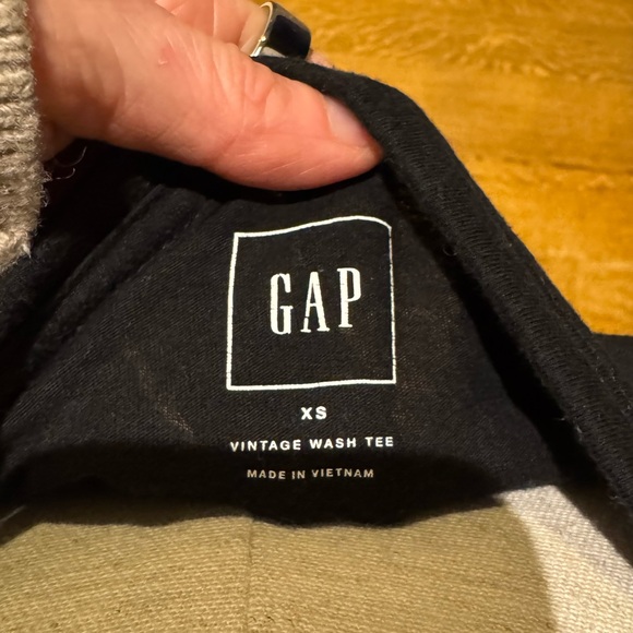 GAP Vintage Wash V-Neck Tee Black XS Pocket T-Shirt - Picture 6 of 8